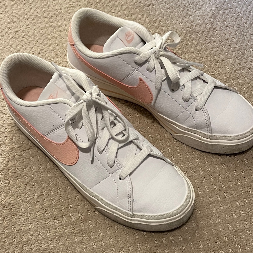 Nike Court Legacy Women's sz 9 White and Pink Sneakers